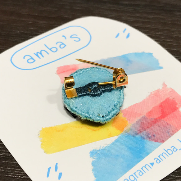 amba’s 手工刺繡別針-swimming pool 第3張的照片