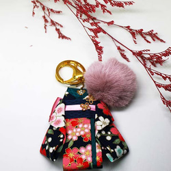 【キーホルダー・ペンダント】和風 和風 金箔布 手作り着物ペンダント 花柄布風 3枚目の画像