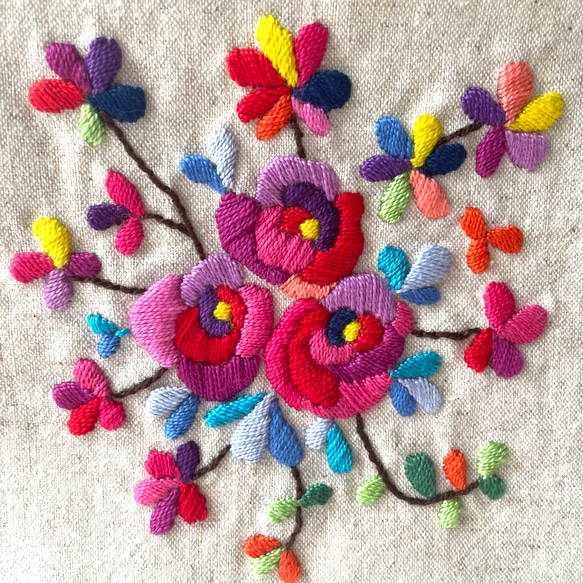 手刺繍ポーチ「薔薇の花束をあなたに」 3枚目の画像