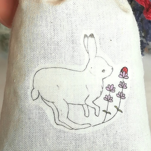 うさぎとてんとう虫の出会い ラベンダーサシェ ドライフラワー