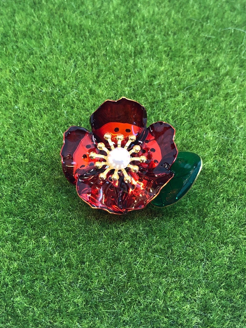 椿モチーフのブローチ（帯留め）