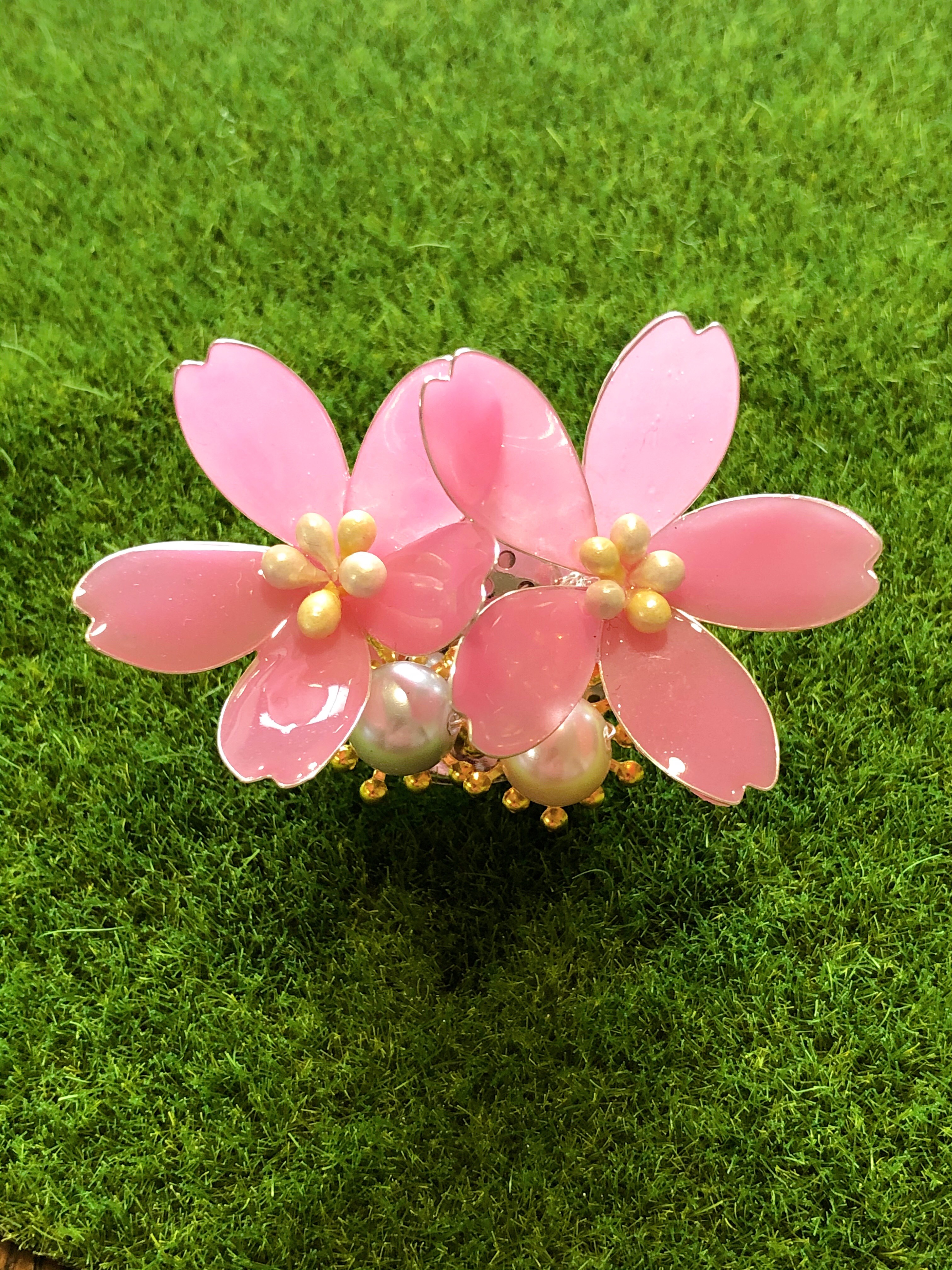 桜モチーフのブローチ（帯留め）