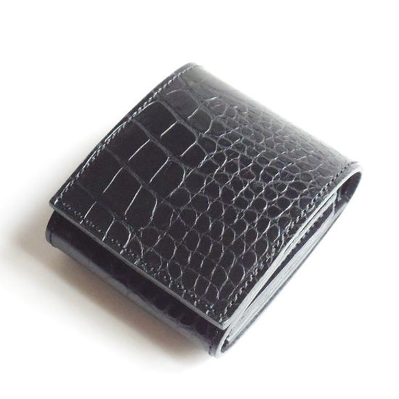 本革 ヌメ革 2つ折り財布 クロコダイル型押し ショートウォレット コンパクト ミニ財布 ブラック 1枚目の画像