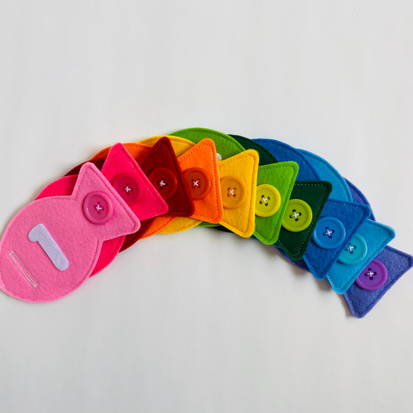 虹色カラーのおさかなさん☆フェルトのボタン練習用知育玩具 2枚目の画像