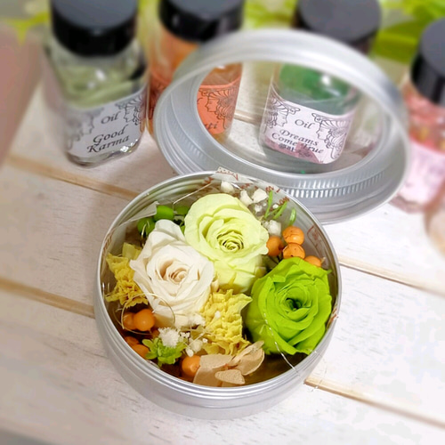 ミニ薔薇ガーデンの香るキャンドル♡コンパクトなラウンド缶 アート  