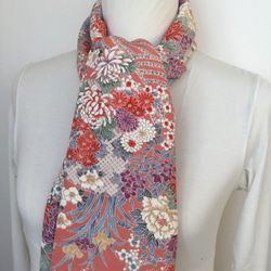 サーモンピンクの華やかさとペパーミントグリーンのさわやか絞り染めのリバーシブルスカーフ 4枚目の画像