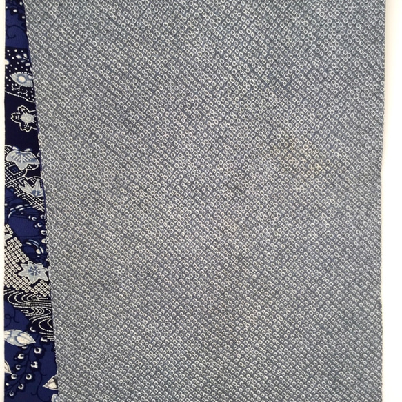 ブルー系、華やか文様と総絞りリバーシブルマフラー 8枚目の画像