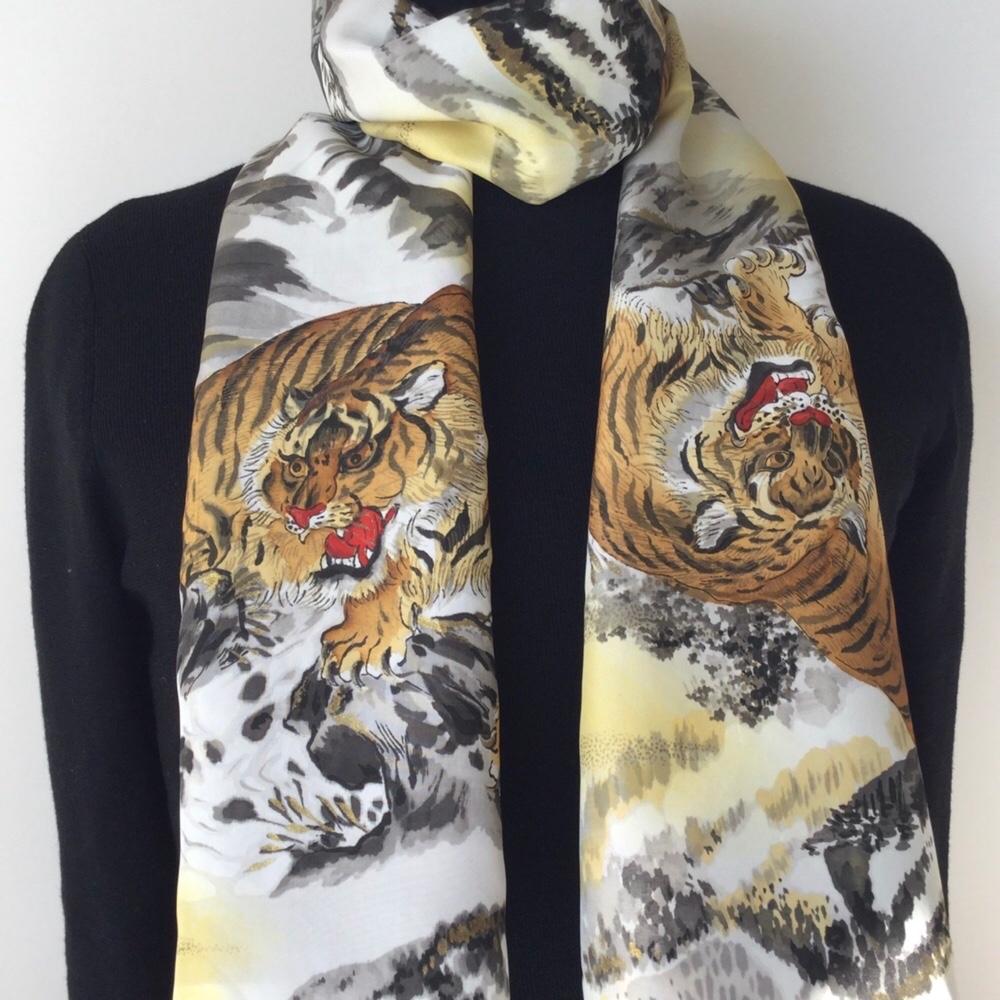 迫力の虎と粋な小紋の個性的なメンズリバーシブルマフラー