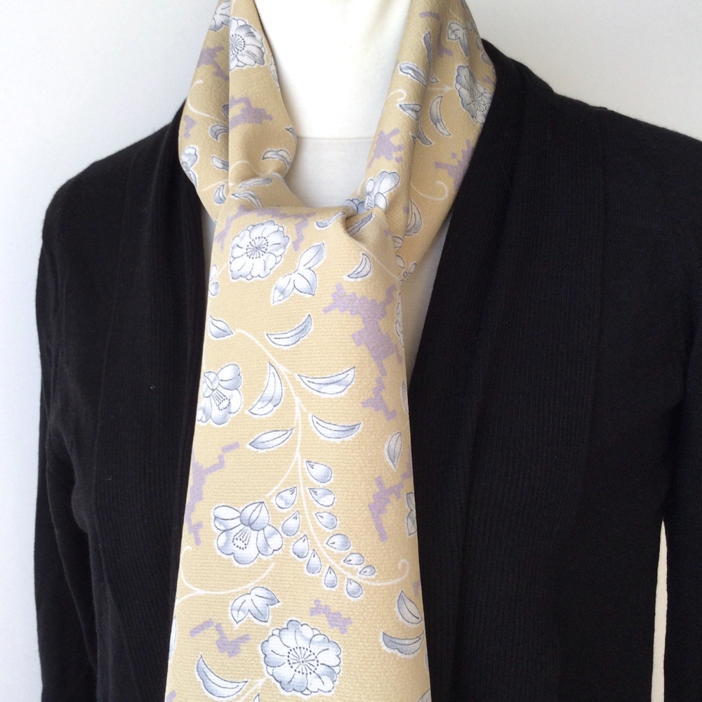 辻ヶ花とぼかしの小紋、合わせやすいリバーシブルスカーフ