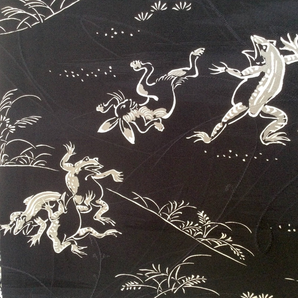 鳥獣戯画と板文様 : モノトーンの粋なメンズリバーシブルマフラー 9枚目の画像