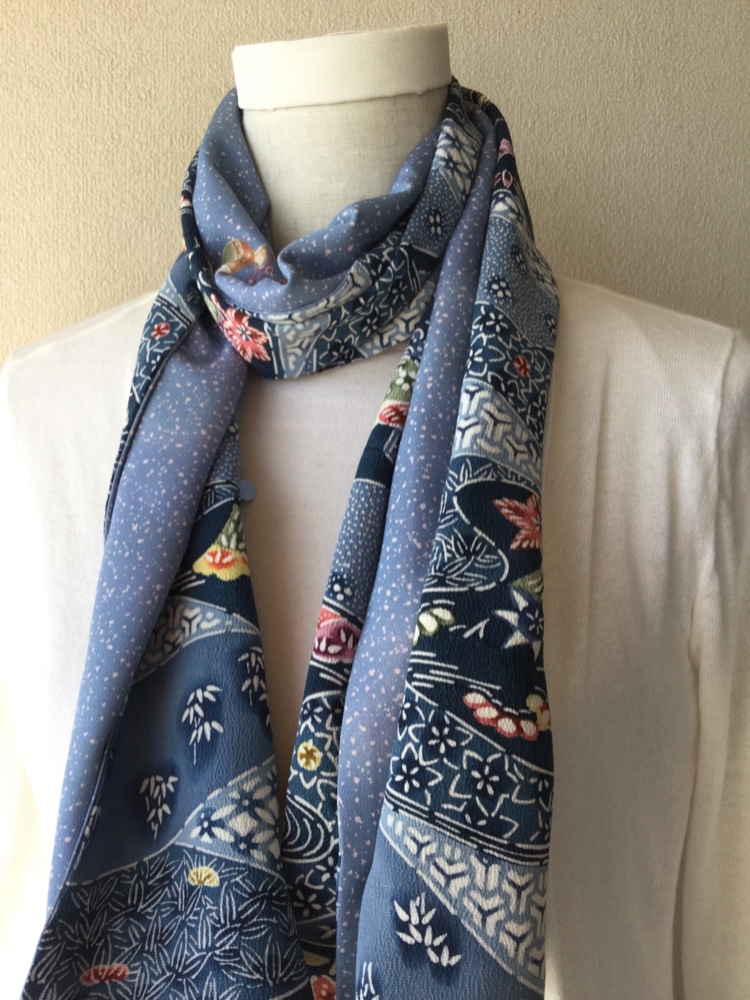 水色の濃淡の道長どりと水色の小紋   :   空色のリバーシブルスカーフ