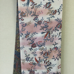 ピンク色のぼかし染めときりばめ風更紗   :   モダンな組み合わせのリバーシブルスカーフ 7枚目の画像