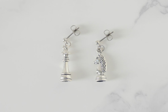 チェス駒ピアス・イヤリング シルバーカラー ピアス（スタッド