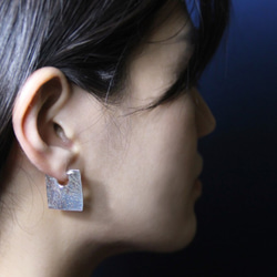 925純銀 包耳垂水波紋方形個性耳環/中性耳環【日日 hibi jewellery】 第4張的照片