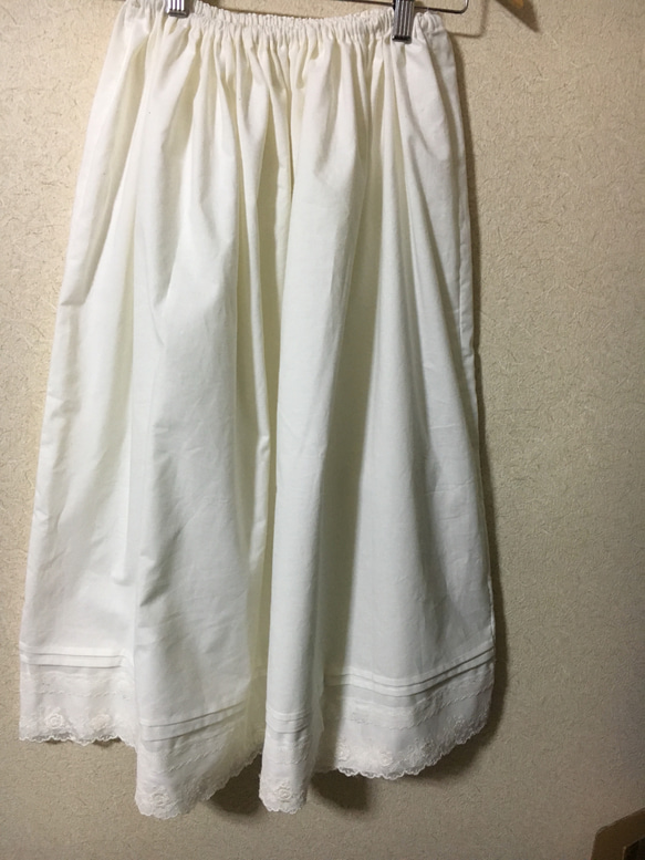 ペチスカートです、レース在庫の在庫が、残りわずかですが、一枚分ありました 2枚目の画像