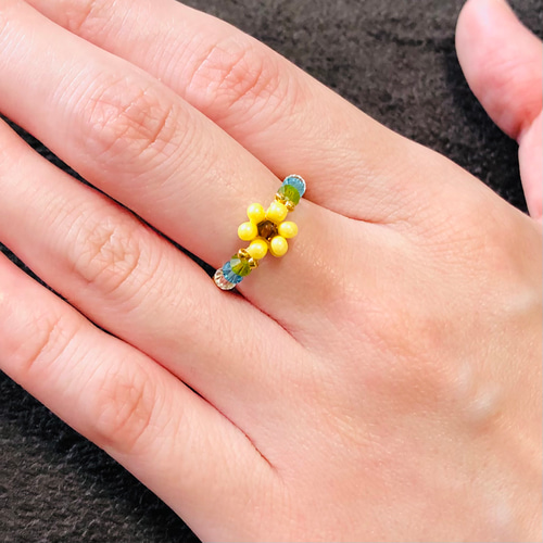 フラワービーズリング〜ひまわり 夏空〜【スワロフスキーとチェコ