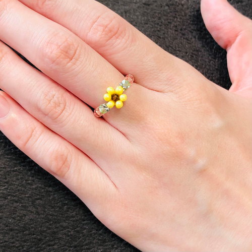 フラワービーズリング〜ひまわり 夕空〜【スワロフスキーとチェコ