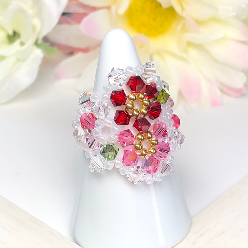 気持ちを明るく》スワロフスキー 花束 ビーズリング〜レッド