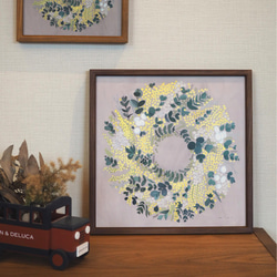 ミモザとユーカリのリース　30cmポスターとフレームセット　木地カラー 1枚目の画像