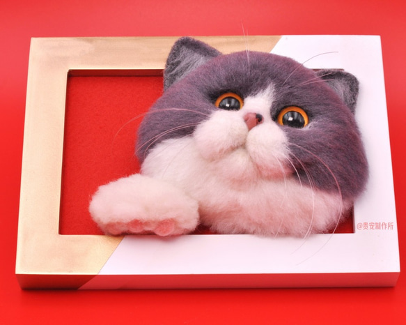 「接單製作」高級仿真羊毛氈浮雕式立體相框 寵物半身像 植毛仿真英短藍白貓咪---來圖定制 第2張的照片