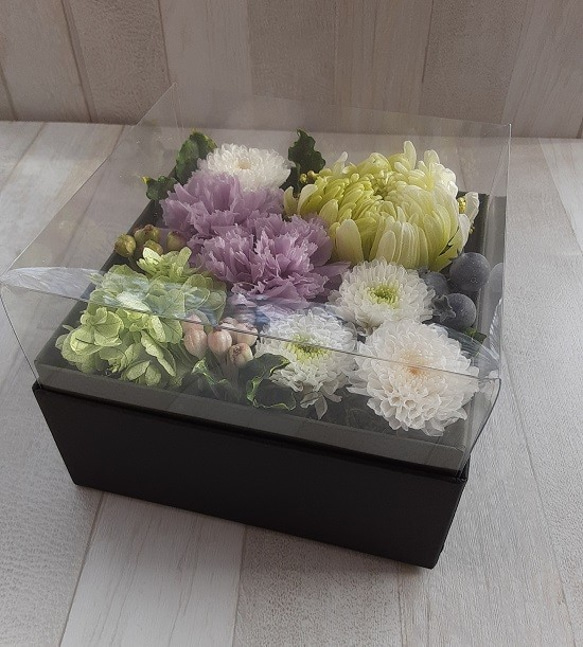 【仏花】輪菊のBOXフラワーアレンジ 4枚目の画像