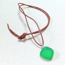 シーグラスのネックレス - グリーン 2枚目の画像