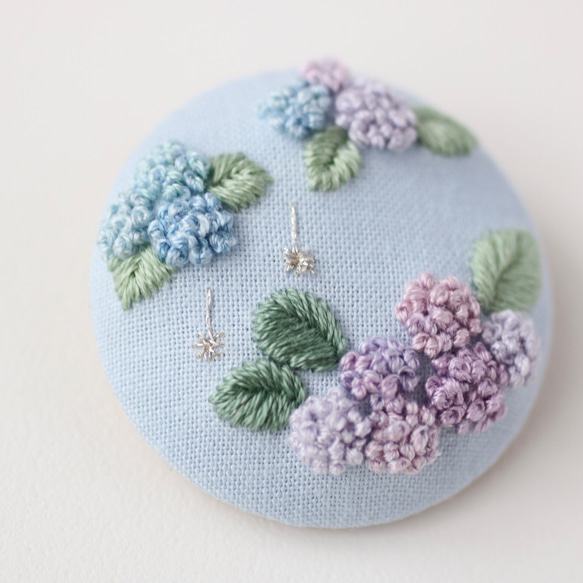 刺繍ブローチ　あじさいと雫　［受注制作］ 4枚目の画像