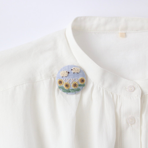 日/祝も発送 ハンドメイド 刺繍ブローチ 夏本番です♡ひまわりニャンコ