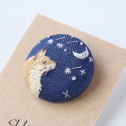 刺繍ブローチ　星降る夜ときつね 4枚目の画像