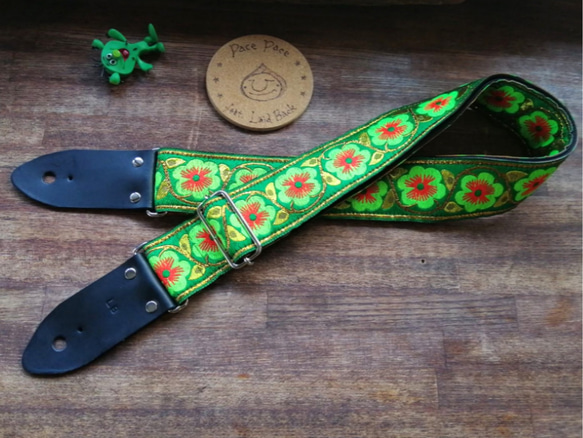 緑色 武器付きストラップ 緑色 武器付きストラップ