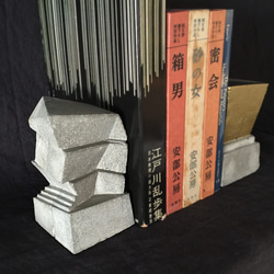 ブックエンド（building）コンクリート Bookends and Objects 2枚目の画像