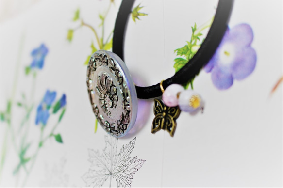 パープルオーロラの花畑～チェコガラスボタンのヘアゴム～ 2枚目の画像