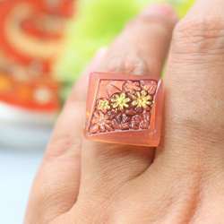 透明ピンクとゴールドの花畑のリング～チェコガラスボタン・フリーサイズ 1枚目の画像