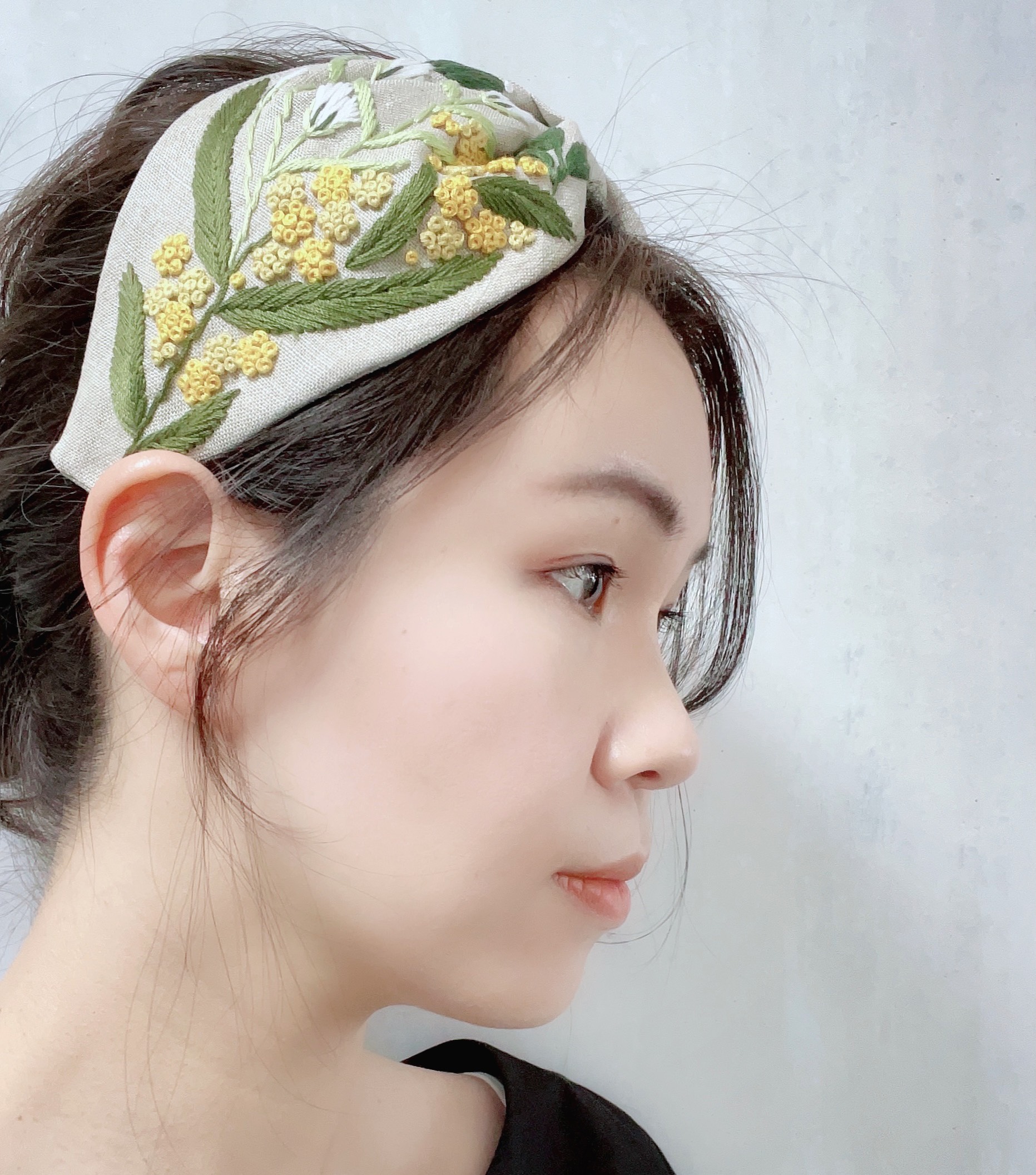 【特集掲載】「ミモザ刺繍Wide」カチューシャ/ヘアバンド　100%リネン生地 【受注製作】｜詳細画像
