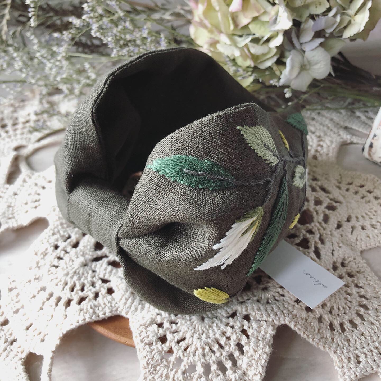 「Olive Green」お花刺繍 リネン ヘアバンド/カチューシャ 【受注販売】