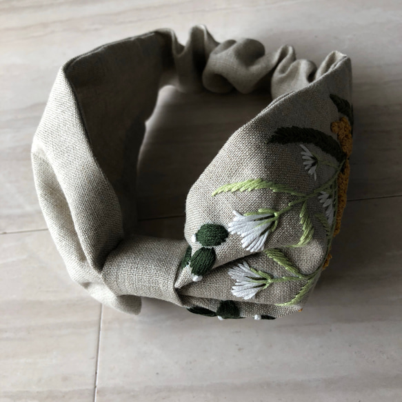 「Olive Green」お花刺繍 リネン ヘアバンド/カチューシャ 【受注販売】 4枚目の画像