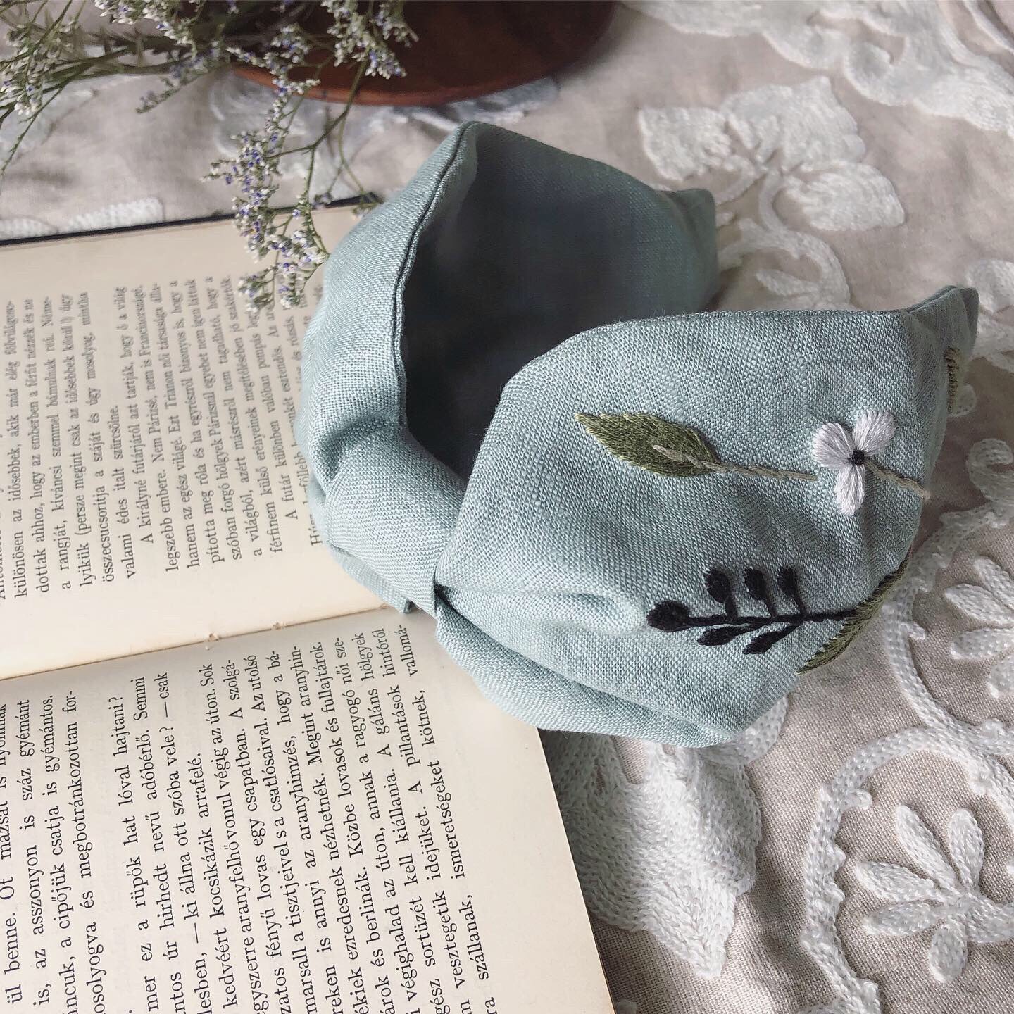 「Ice Green」お花刺繍 リネン ヘアバンド/カチューシャ 【受注販売】