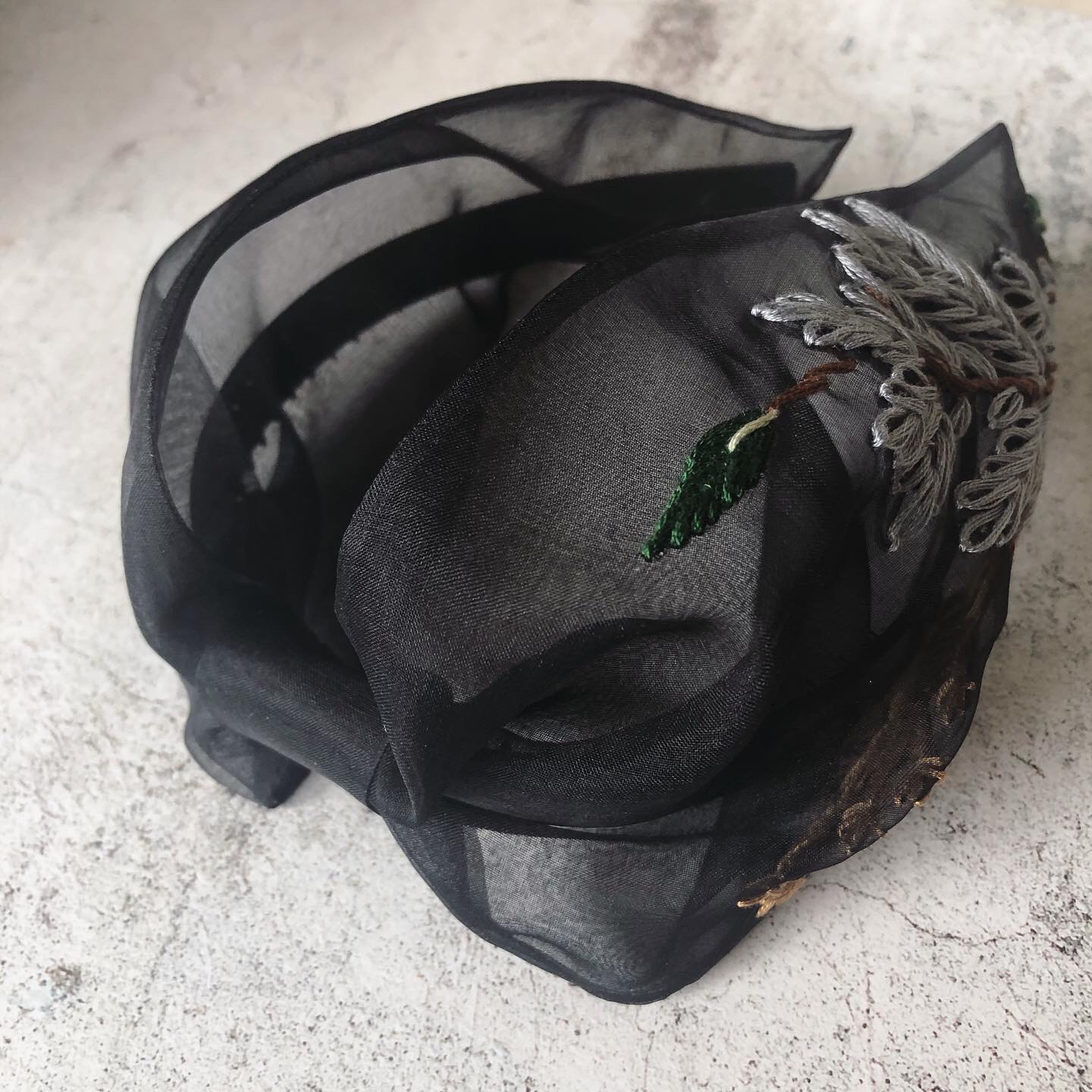 「シルクオーガンジー」お花刺繍 リネン ヘアバンド/カチューシャ 【受注販売】