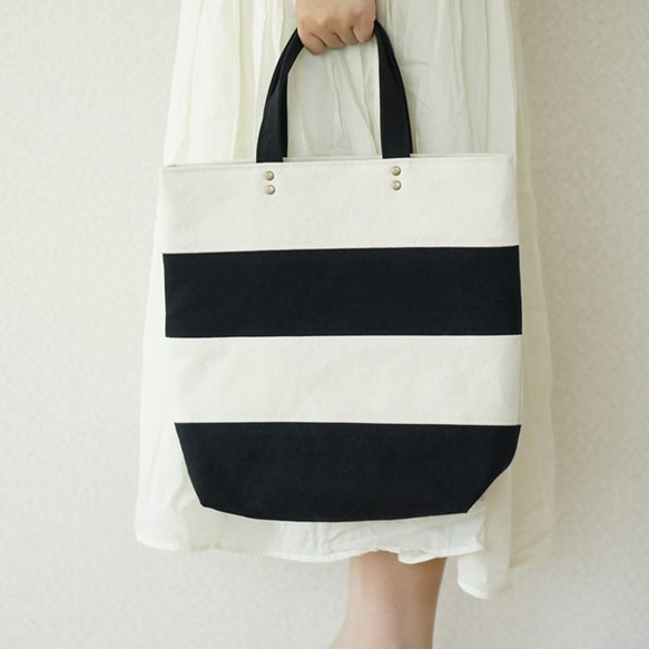 【在庫処分セール】 BORDER TOTE　*ブラック×キナリ* 1枚目の画像