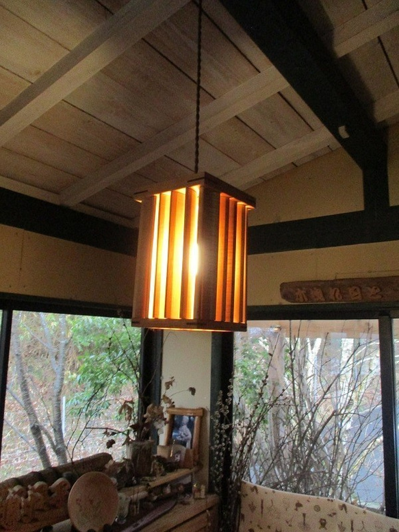 明るさ調整用のルーバー付コードペンダント 