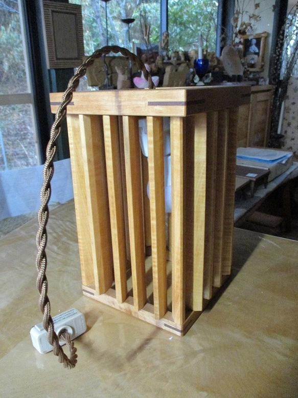 明るさ調整用のルーバー付コードペンダント 