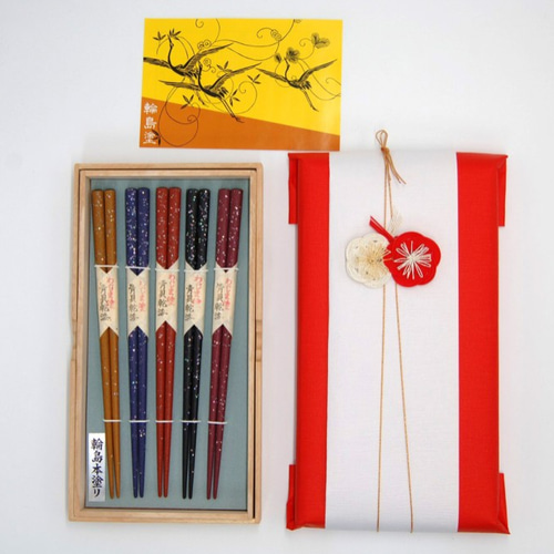 桐箱入り 黒塗り お膳 5枚組 桐箱入り 黒塗り お膳 5枚組 茶席や来客のもてなしに。寿ぎ