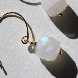 14Kgf 彩虹月光石立方體耳環/耳環 --Cubic Jewel-- 第2張的照片