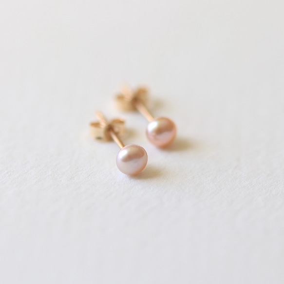 極小淡水珍珠淡粉色耳釘 14kgf --極簡主義-- 第1張的照片