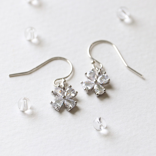 Silver925 CZ 四つ葉のクローバーピアス/イヤリング --Good luck