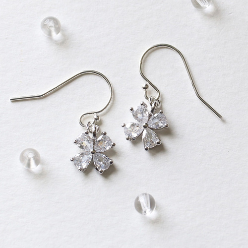 Silver925 CZ 四つ葉のクローバーピアス/イヤリング --Good luck