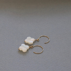 14Kgf珍珠母花耳環/耳環--花朵-- 第4張的照片
