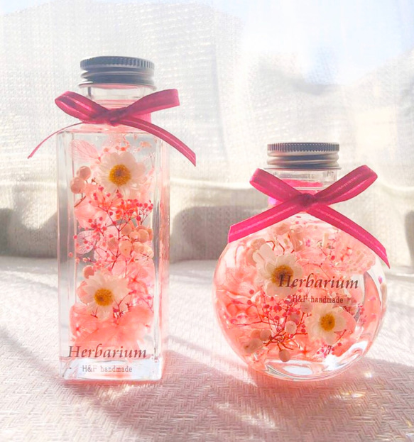 ハーバリウム  桜色の2本セット☆敬老の日のプレゼントお誕生日祝い、桜色 ブリザードフラワー、仏花、お盆、お供え 1枚目の画像