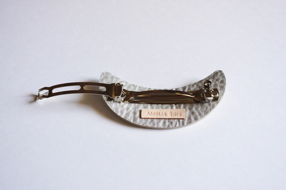 【10/31閉店】 再販♦︎CRESCENT MOON LEATHER BARRETTE (Silver)..バレッタ 3枚目の画像