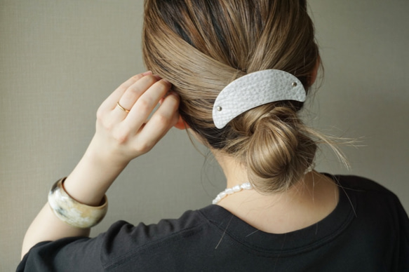 【10/31閉店】 再販♦︎CRESCENT MOON LEATHER BARRETTE (Silver)..バレッタ 7枚目の画像